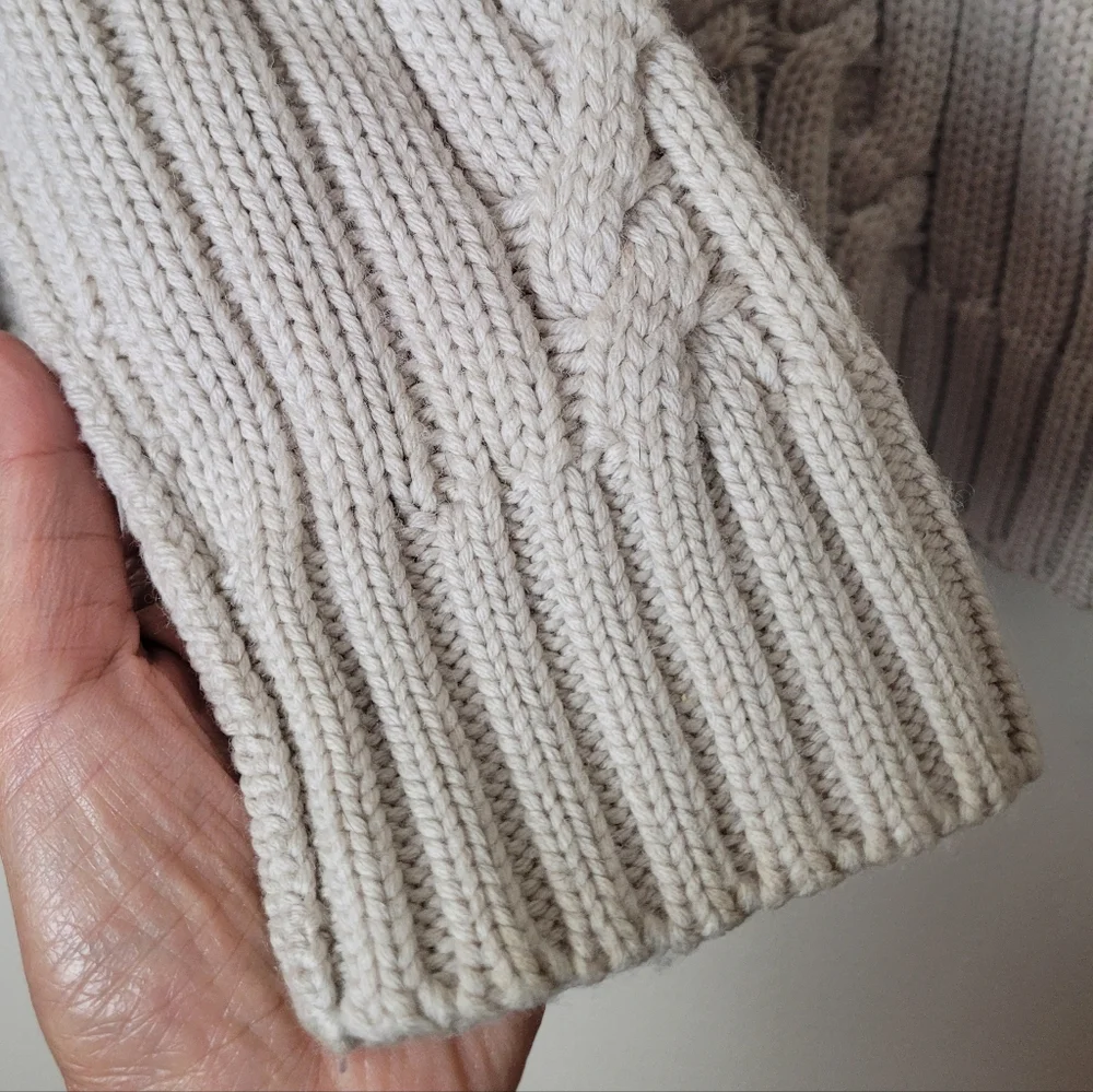 Vintage Banana Republic Extra Fine Merino‎ Wool Cable Knit Sweater